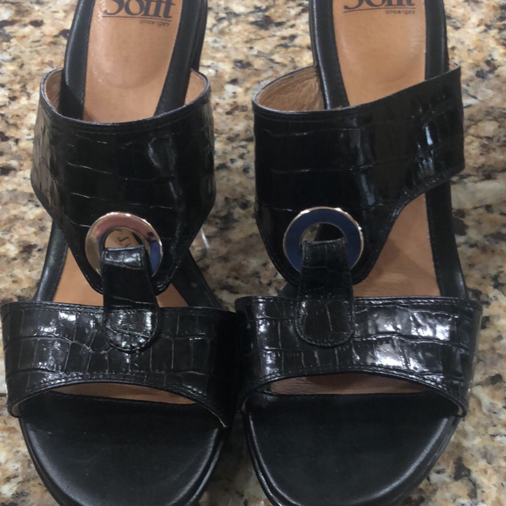Sofft black leather heels